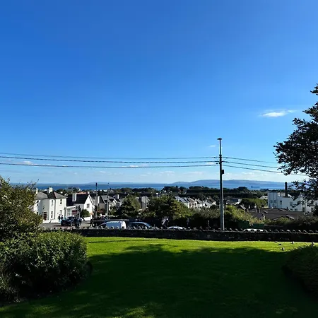 A Cozy Walking Distance To The With A Private Bathroom * Galway